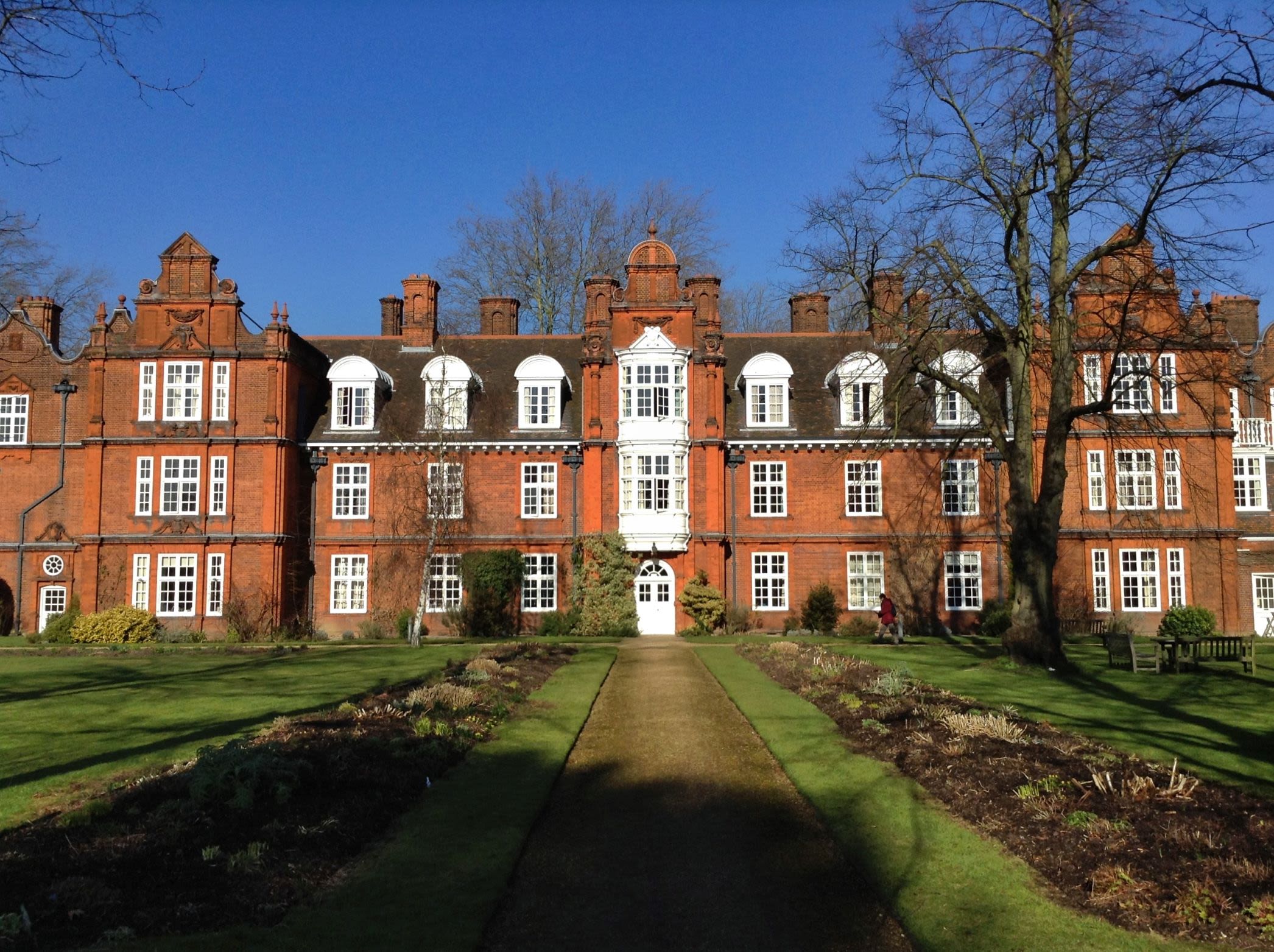 Photograph of Newnham College by @camdiary